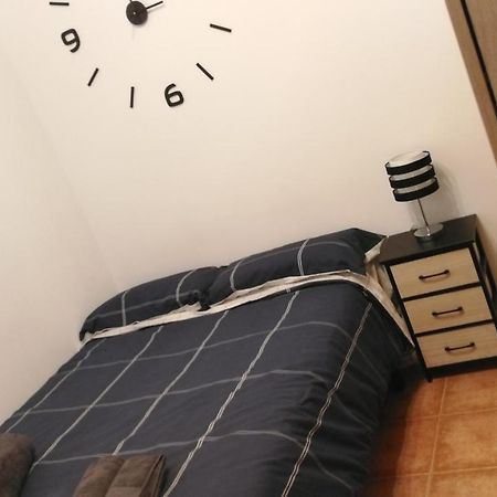 The Clock Apartment Мадрид Екстериор снимка
