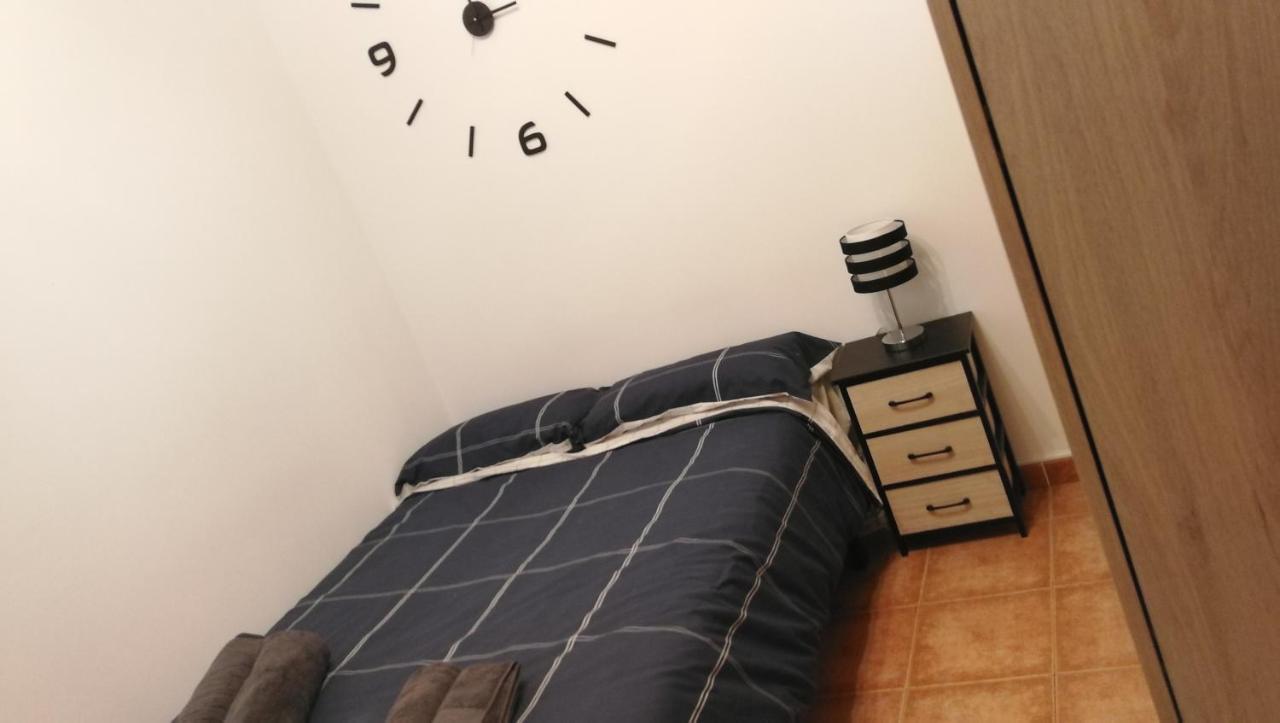 The Clock Apartment Мадрид Екстериор снимка