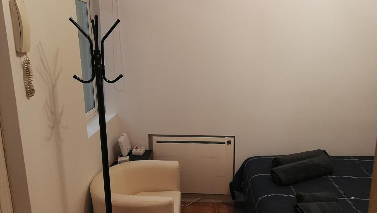 The Clock Apartment Мадрид Екстериор снимка